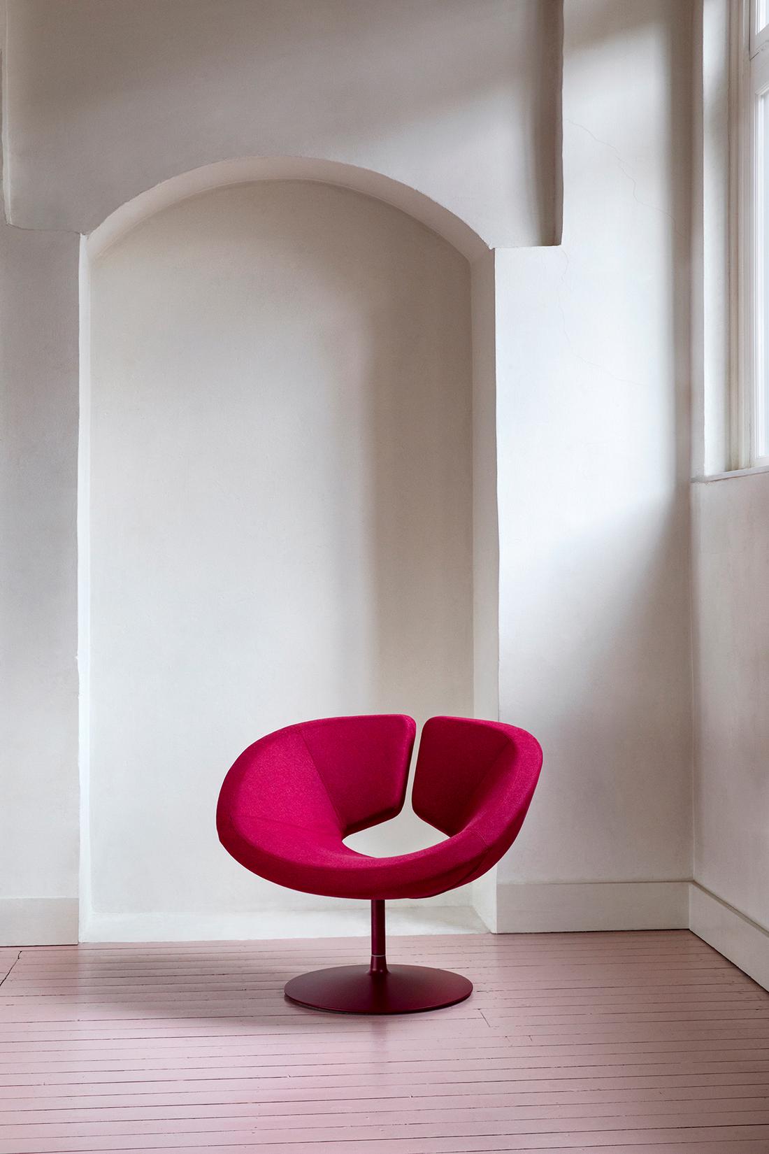 Bekijk meubels Het Nederlandse meubelmerk Artifort maakt als sinds 1890(!) meubels. In het meer dan 125 jarige heeft het merk steeds de grenzen verlegd van artistiek en comfortabel design.