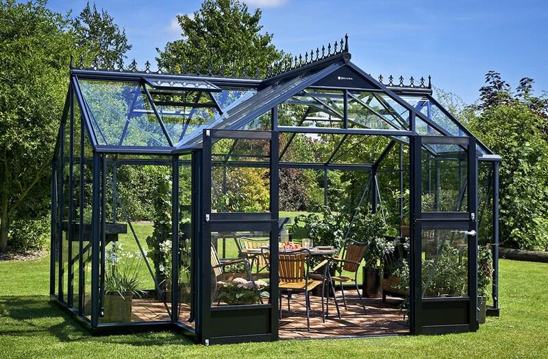 Met deze royale tuinkas geniet je het hele jaar van de zon. 