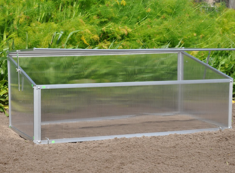 De klep van de bak is met de twee uitzetters in vier standen windvast te zetten. Handig!