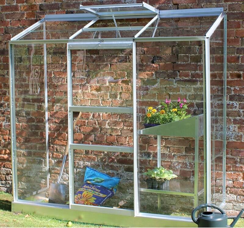 In deze kas van veiligheidsglas staan alle planten altijd warm in de tuin. 