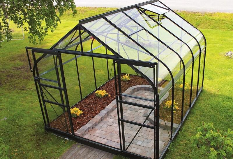 Deze double uitvoering tuinkas heeft niet een, maar wel twee schuifdeuren om in de kas te komen. 