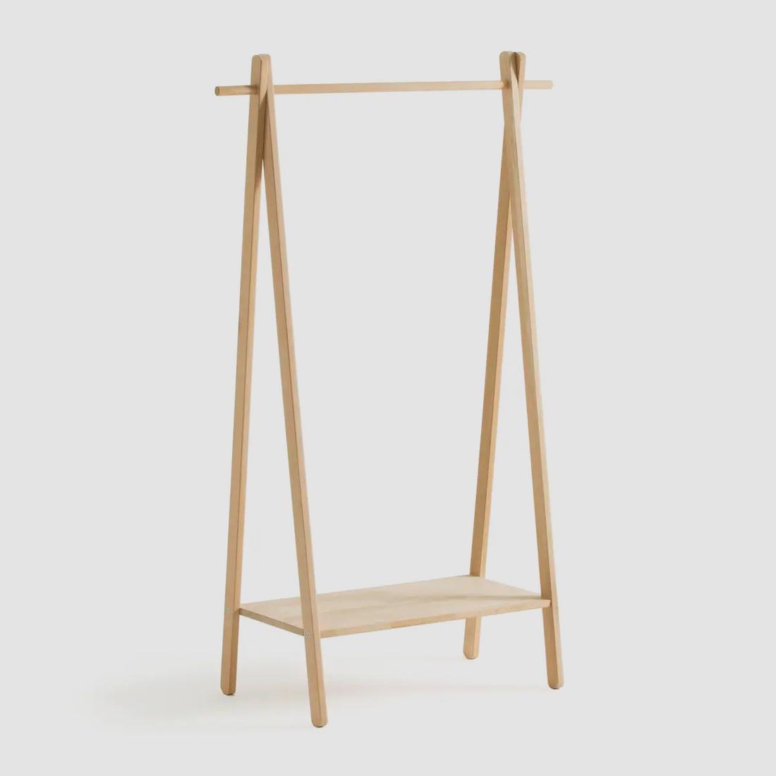 Een houten kledingrek zonder poespas? Compo voldoet aan jouw wensen. 