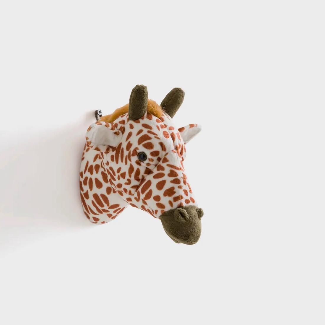 Bekijk muurknuffel Deze langnek geeft de muur een Afrikaans tintje. Geef je deze giraf voor in de babykamer als kraamcadeau, dan scoor je geheid punten.