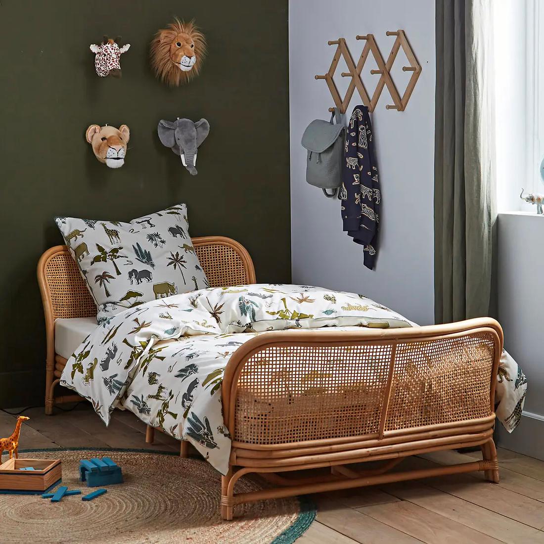 Bekijk muurknuffel In een kamer met als thema Afrikaanse savanne mag deze leeuwenkop niet ontbreken.