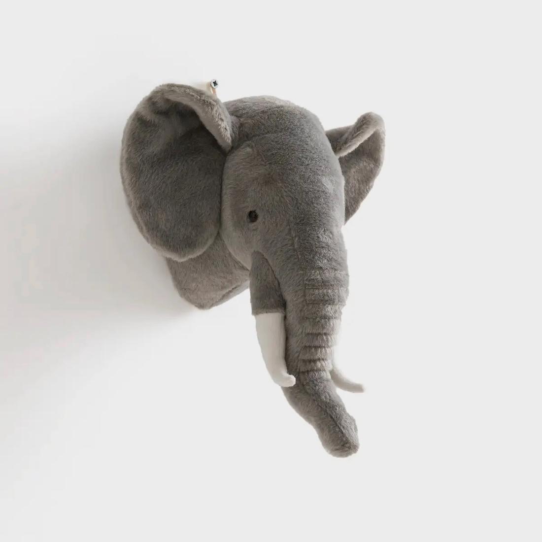 Bekijk muurknuffel Olifantje in het bos. Deze olifantenkop maakt de junglelook in de kinderkamer compleet. Een olifantenkop is een erg creatieve muurdecoratie voor in de kinderkamer.