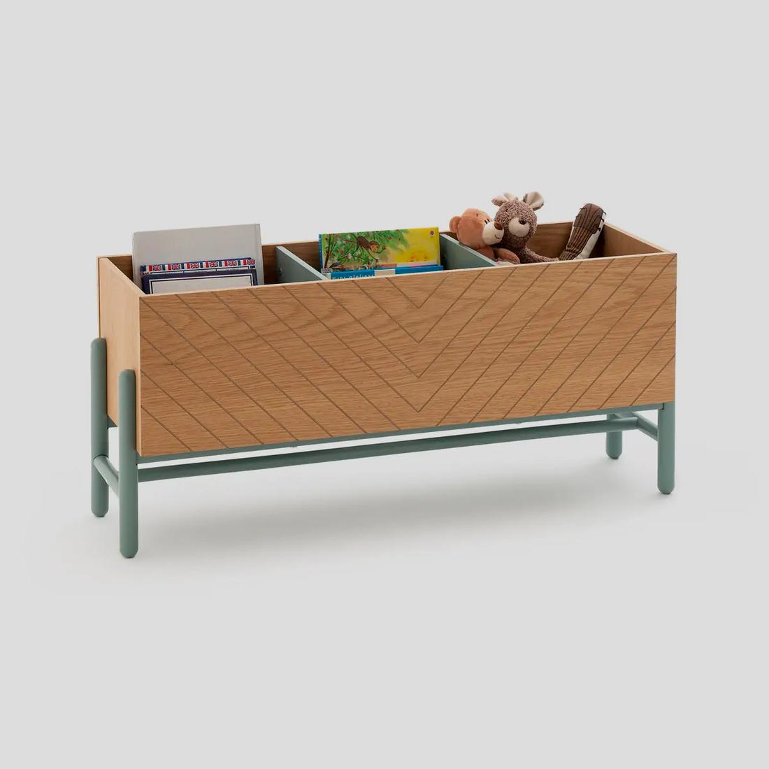 Je kindje heeft geen hulp meer van je nodig om boeken uit te zoeken, de boeken zitten op grijphoogte. 
