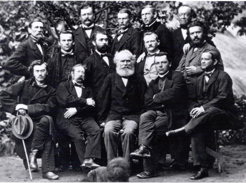 Michael Thonet met zijn medewerkers om zich heen. 