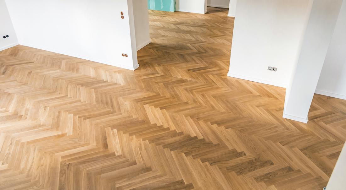 woonhome-vloeren-inspiratie-leggen-voordelen-visgraat-vloer-Hongaarse-punt-vloer-1