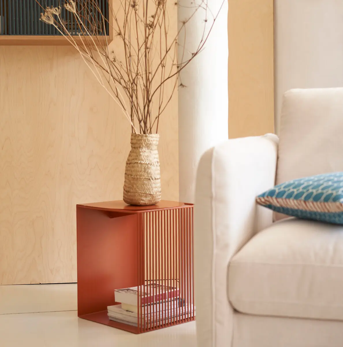 Dit tafeltje hoort thuis in een minimalistisch design interieur.