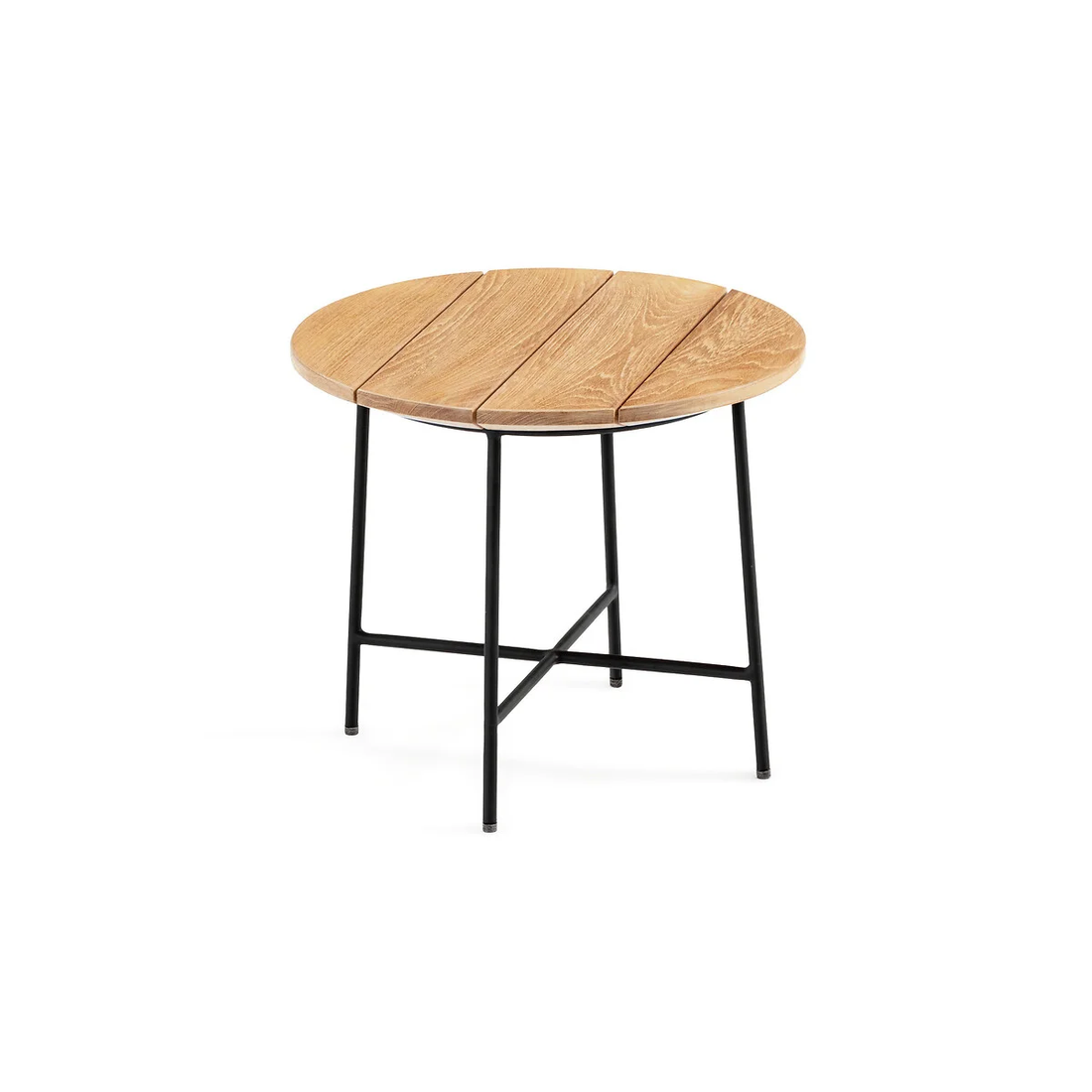 Bijzettafel Jorik van Am.pm is gemaakt van massief teakhout, terwijl de poten van gegalvaniseerd staal zijn. Materialen die speciaal geschikt zijn voor in de tuin.