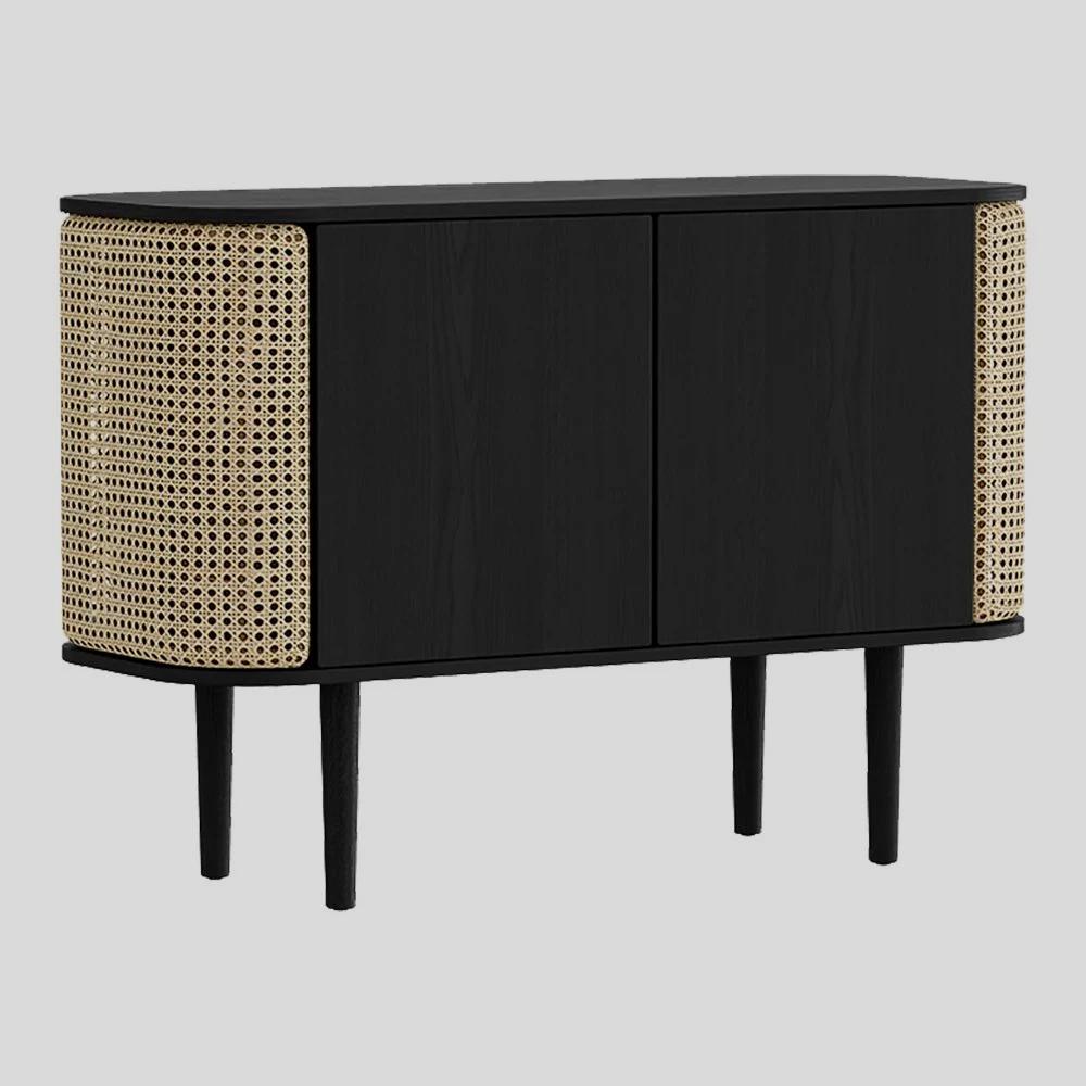 Bekijk de kast Zet dit rotan dressoir tegen een lege muur aan en voilà: je wand ziet er meteen een stuk leuker uit.