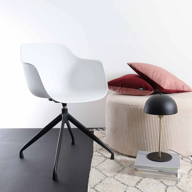 Bekijk deze stoel Het strakke design van deze stoel past erg goed bij het zwarte draaibare onderstel.