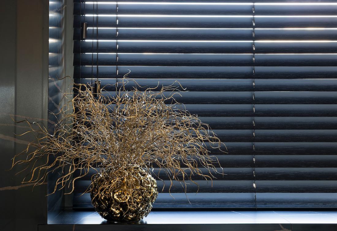 woonhome-raamdecoratie-zwarte-bamboe-Bambo-blinds-jaloezieën-3