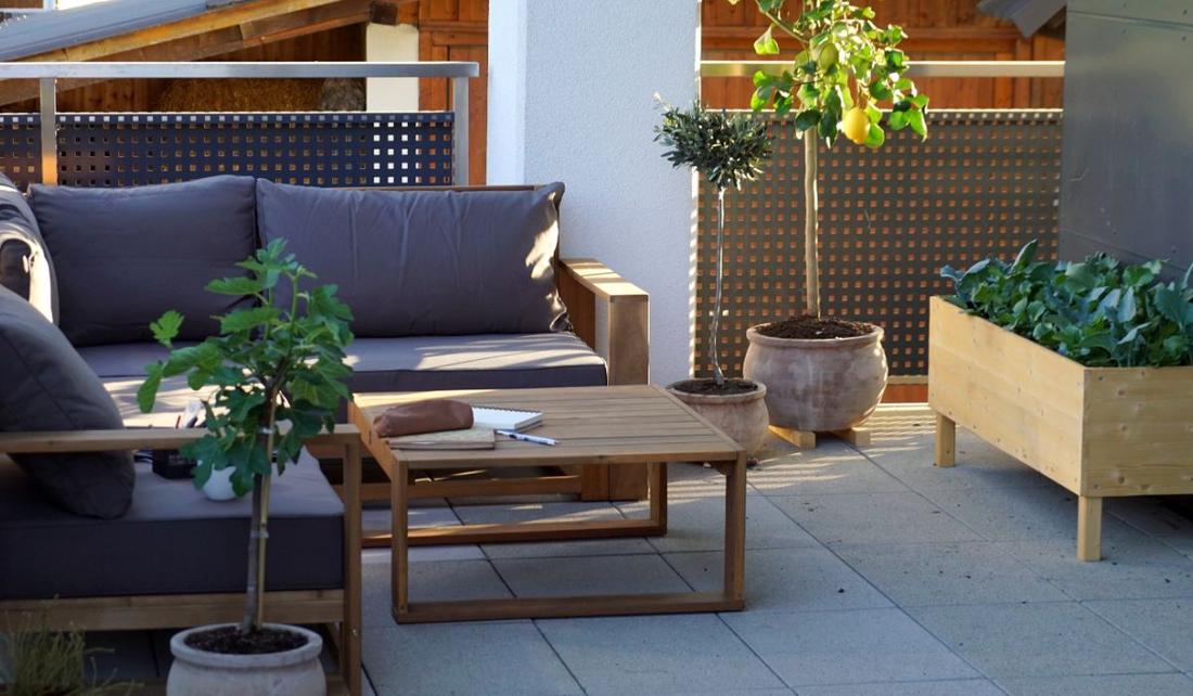 Kies voor verschillende materialen om je tuin een speels karakter te geven.