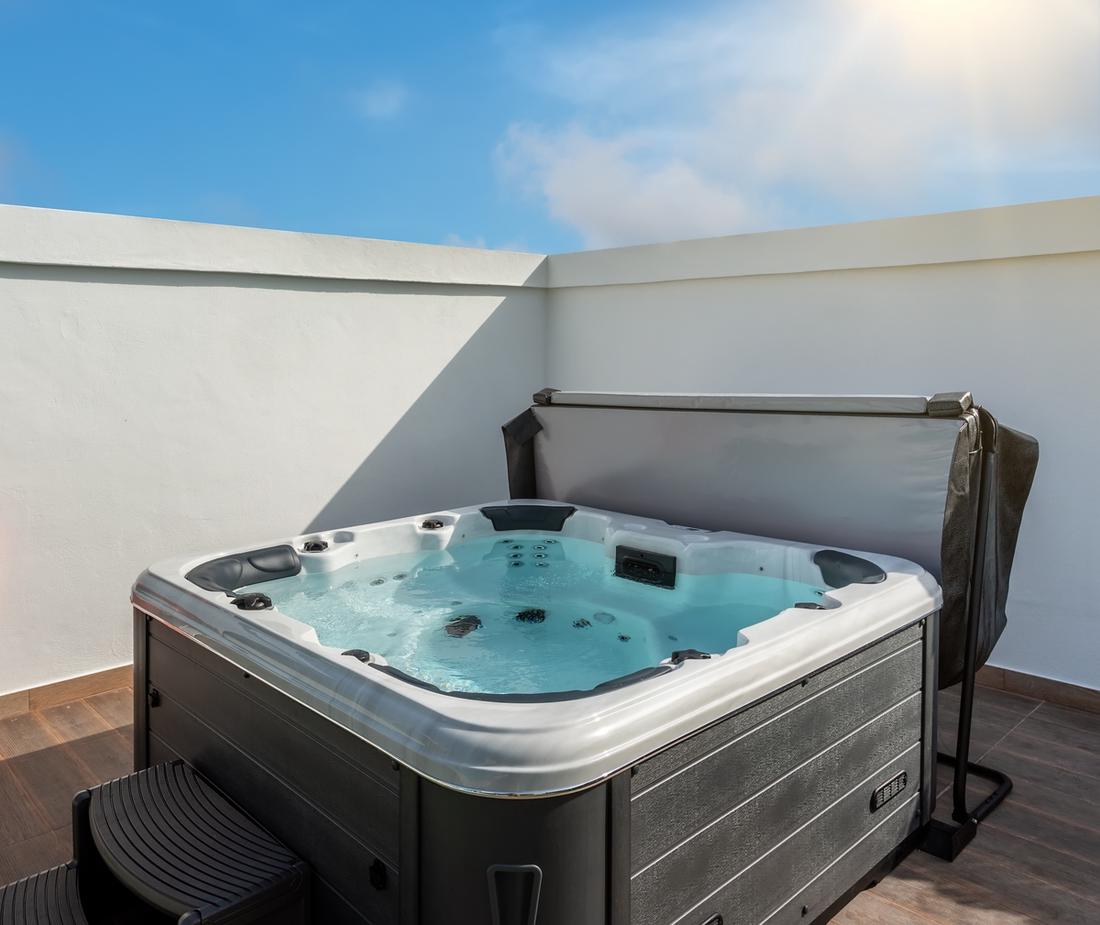 Ook voor op een dakterras of een groot balkon kun je een jacuzzi kopen.