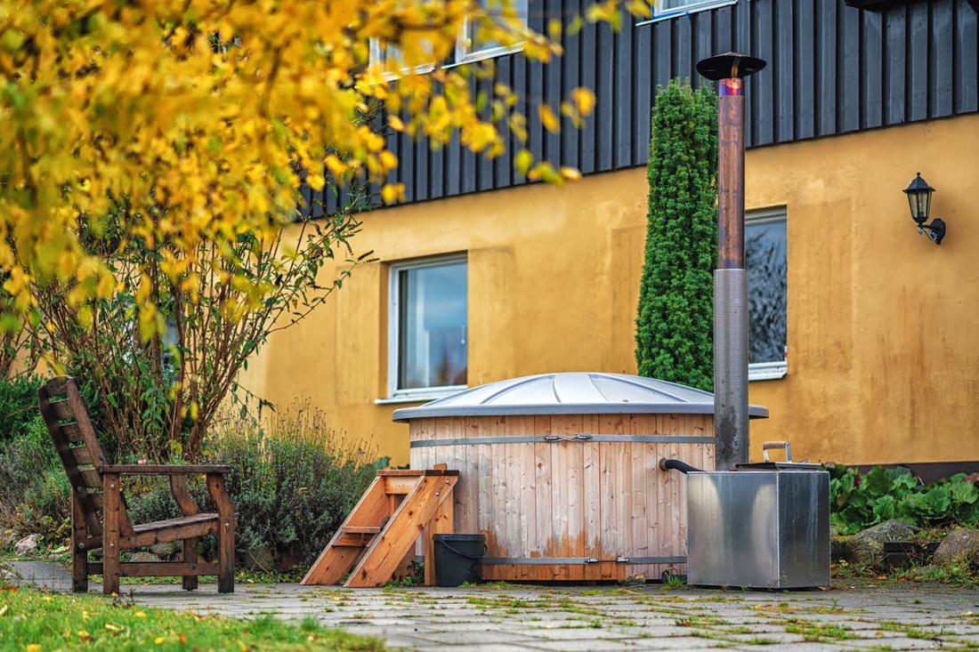 Lente, zomer, herfst en winter; het maakt niet uit welk jaargetijde het is. Het hele jaar door geniet je van de jacuzzi in de tuin.