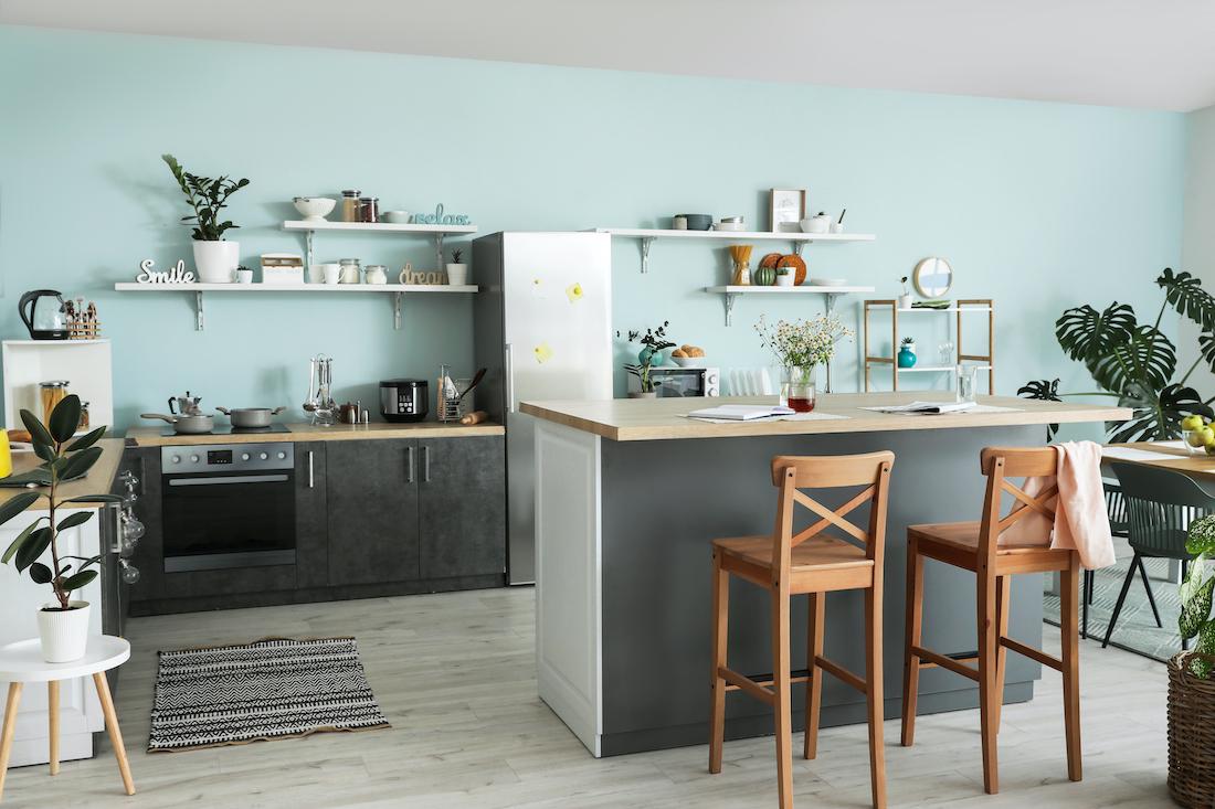 woonhome-leefkeuken-keuken-eiland-houten-barkrukken-keukeneiland-1