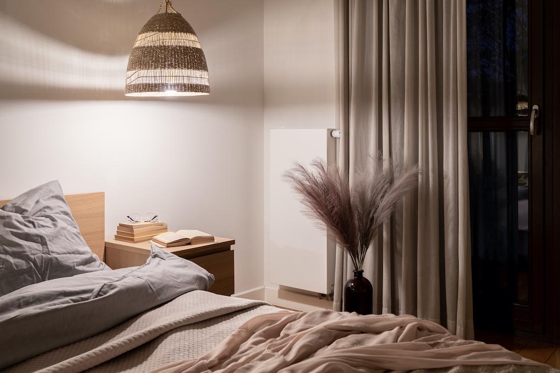 woonhome-staande-lamp-verlichting-in-slaapkamer-hanglamp-tafellamp-1