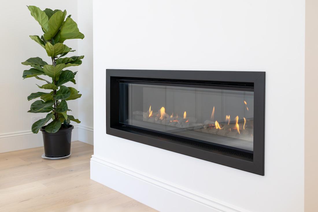 woonhome-interieur-elektrische-open-haard-in-huis-ficus-plant-1