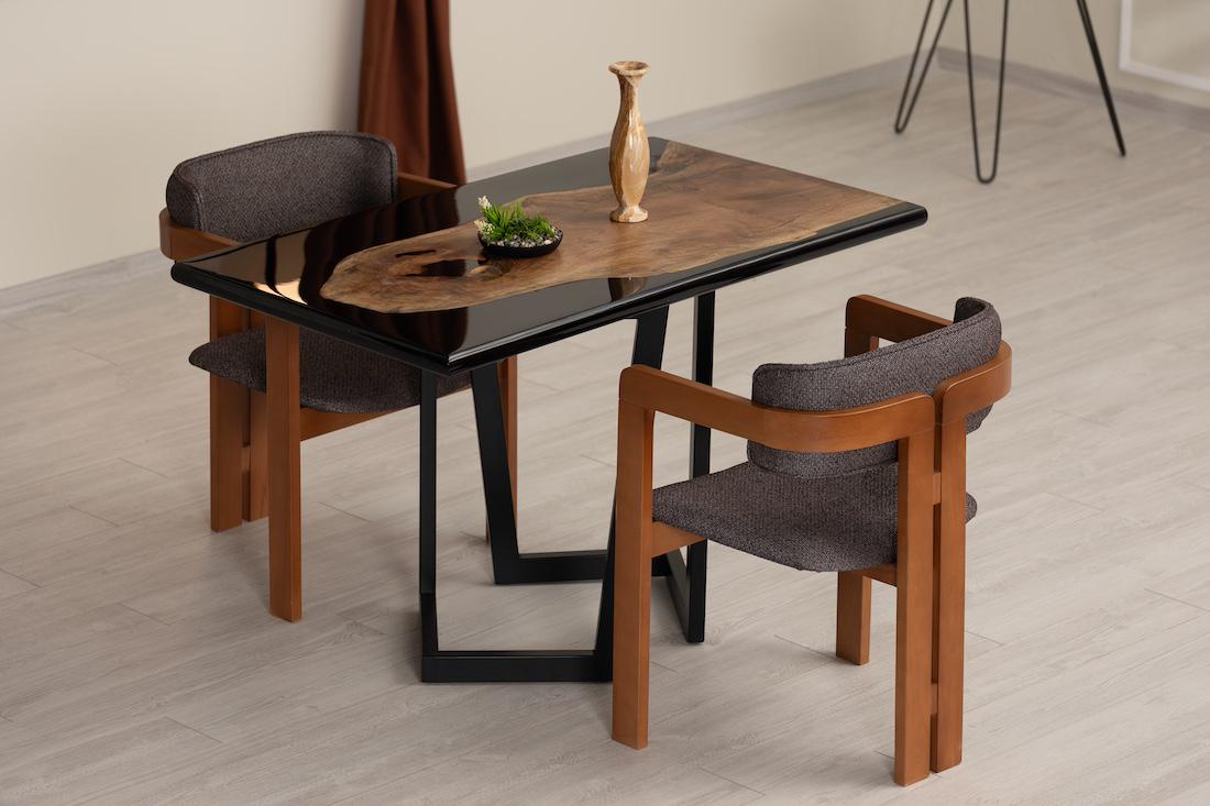 woonhome-epoxy-gevulde-eettafel-tafel-met-epoxy-zwart-1