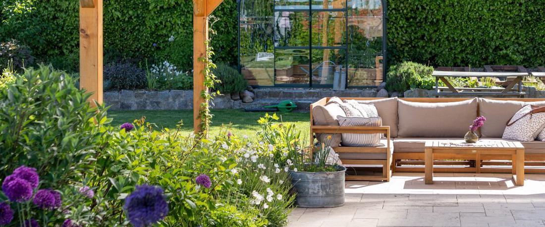 woonhome-ontspannen-achtertuin-jacuzzi-tuin-tips-zomer-luxe