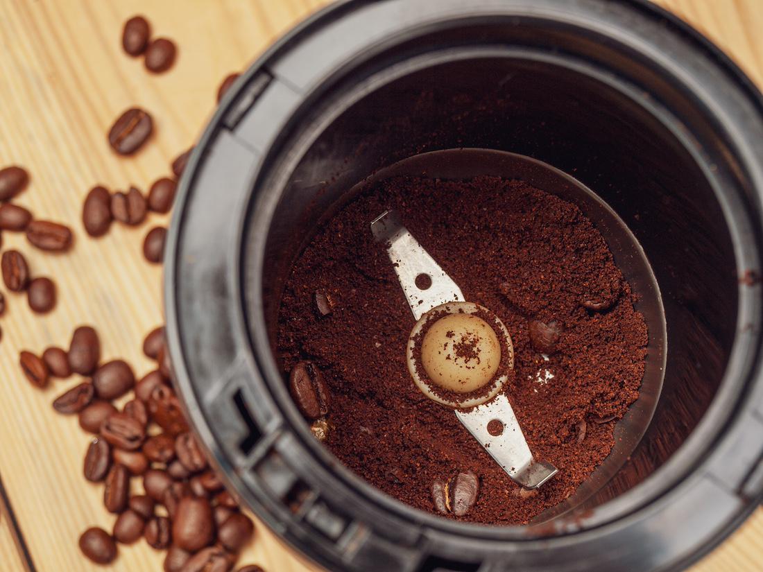 woonhome-koffiebonen-malen-verse-koffie-bonenmaler-1