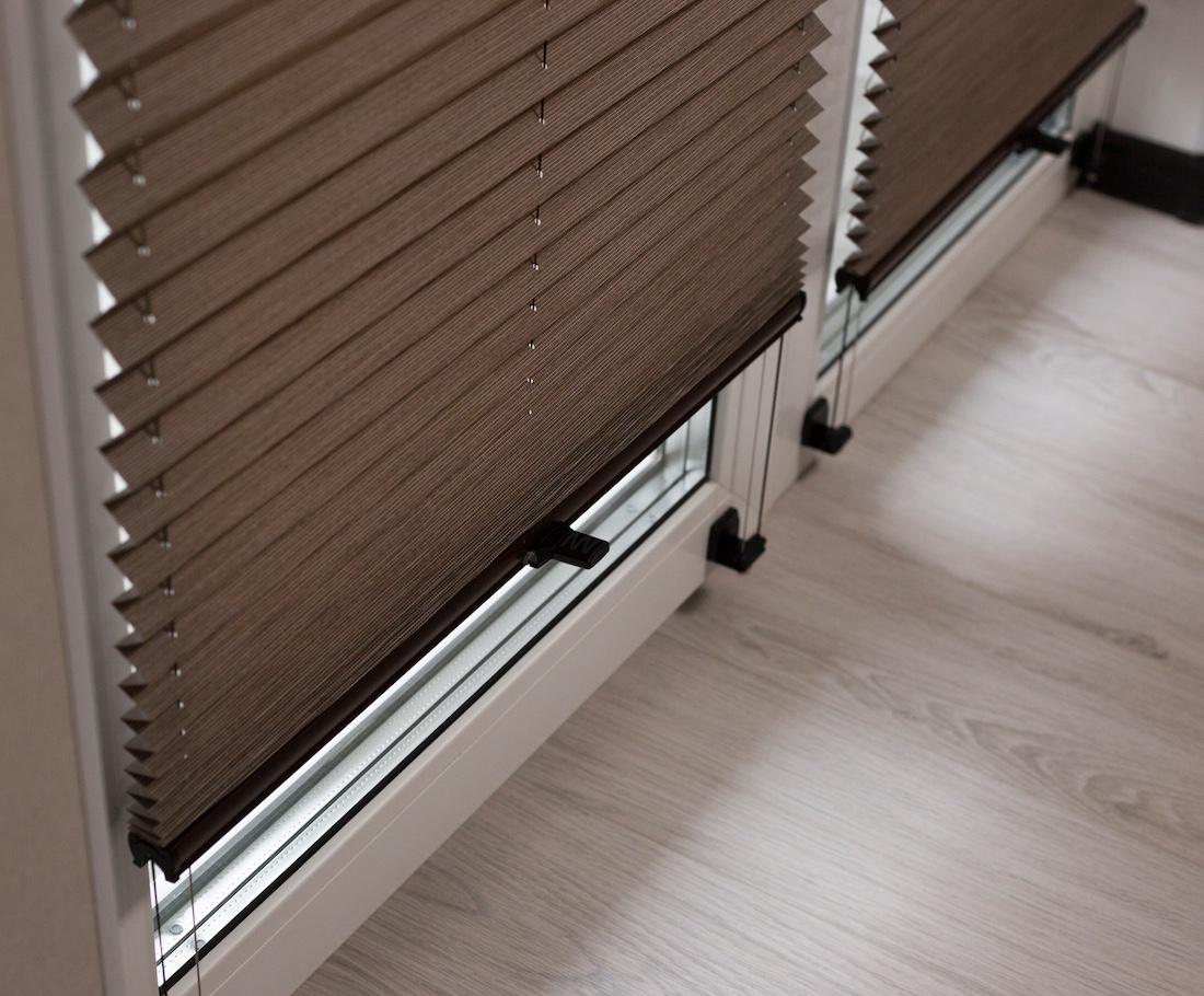 woonhome-raamdecoratie-zonder-boren-plisse-gordijnen-natuurlijk-1