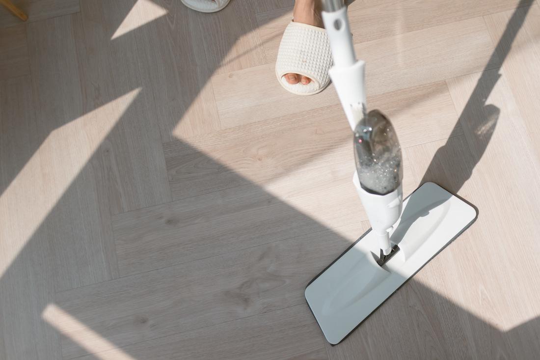 woonhome-schoonmaken-onderhoud0-van-PVC-vloer-onderhouden-