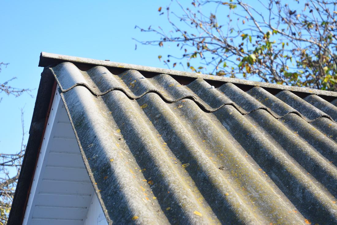 woonhome-asbest-in-huis-herkennen-verwijderen-dak-met-asbest-1