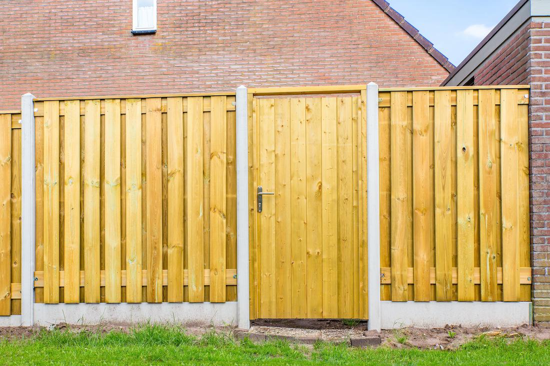 woonhome-houten-schutting-privacy-in-tuin-met-schutting-1