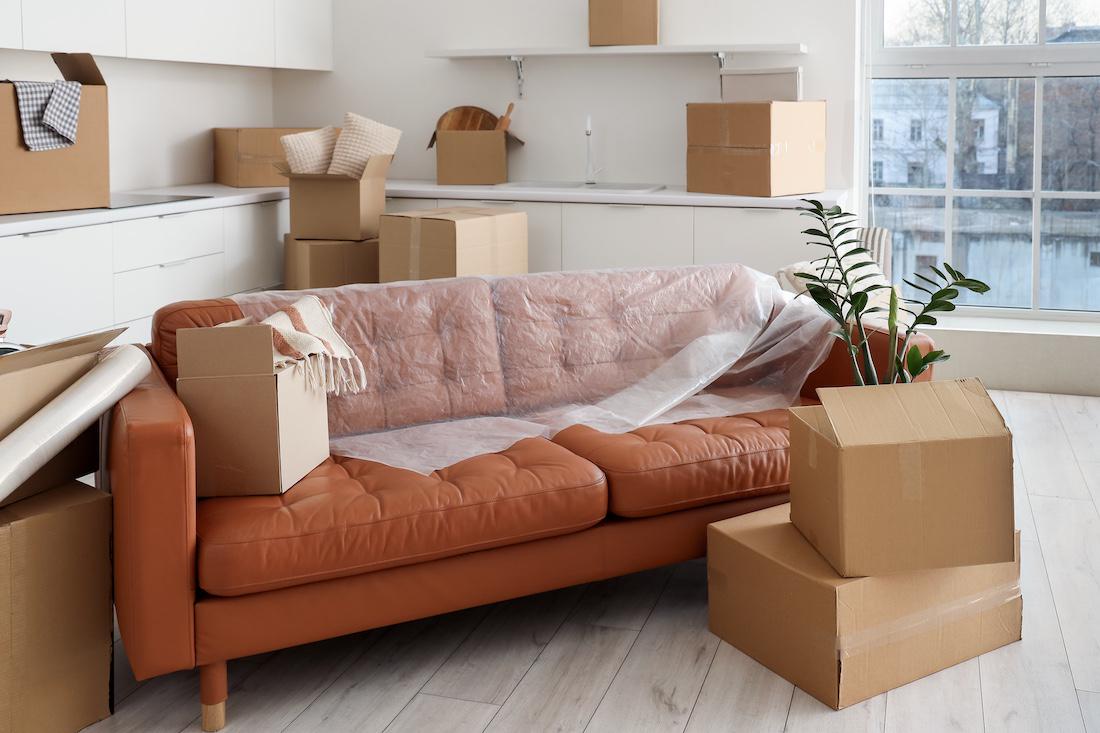 woonhome-verhuizen-bank-inpakken-verhuizen-dozen-inpakken-verhuizen-verhuisdag-1