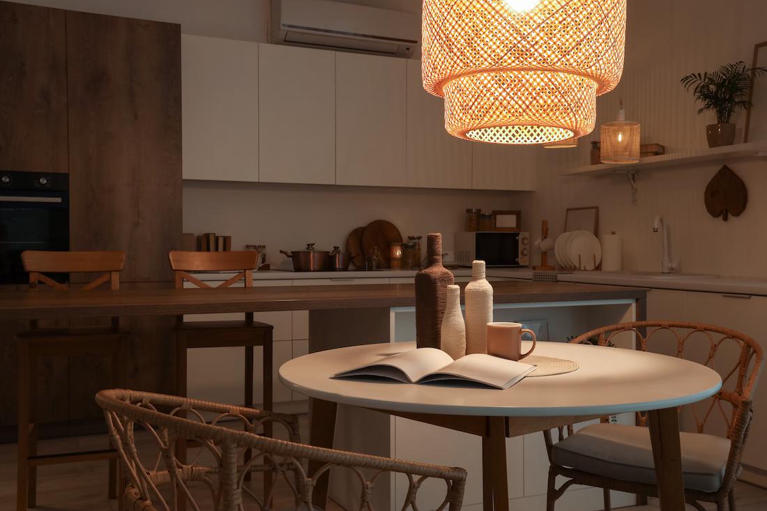 woonhome-hanglamp-boven-eettafel-in-keuken-sfeer-1