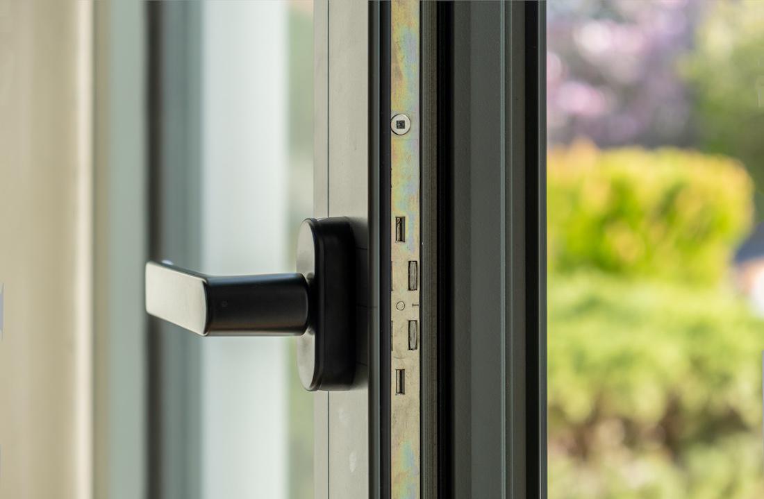 woonhome-pvc-kunststof-kozijn-kiep-draai-kozijnen-zwart-1
