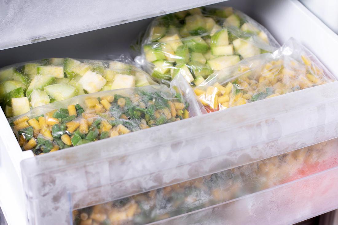 woonhome-nieuwe-vriezer-kopen-vriezer-la-met-groente-in-zakjes-1