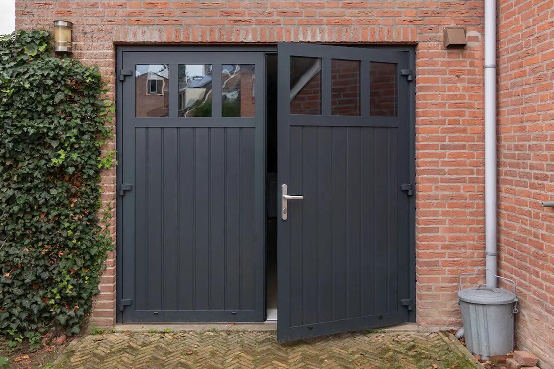 woonhome-Openslaande-garagedeur-glas-1.jpg.webp
