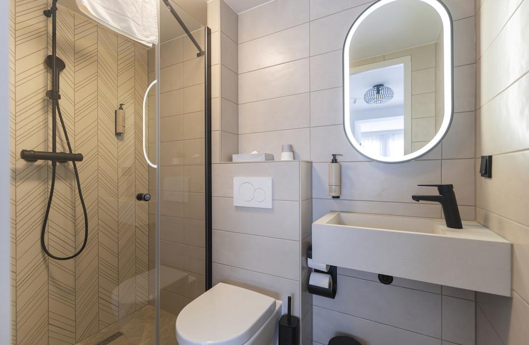 woonhome.nl-moderne-badkamerspiegel-met-verlichting-verwarming-1