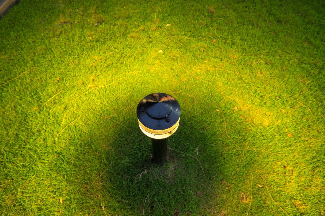 woonhome-tuin-verlichting-tuinspot-grondspot-spotjes-buiten-tuin-1