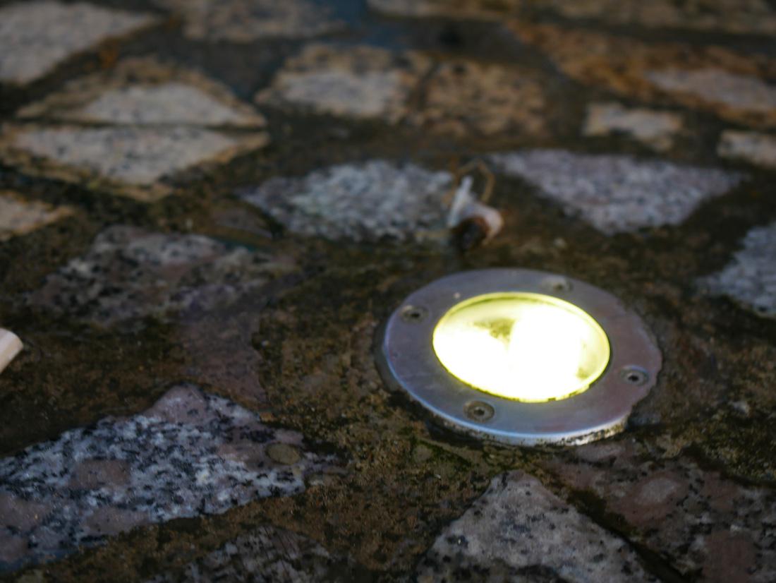 woonhome-tuin-verlichting-tuinspot-grondspot-spotjes-buiten-tuin-3