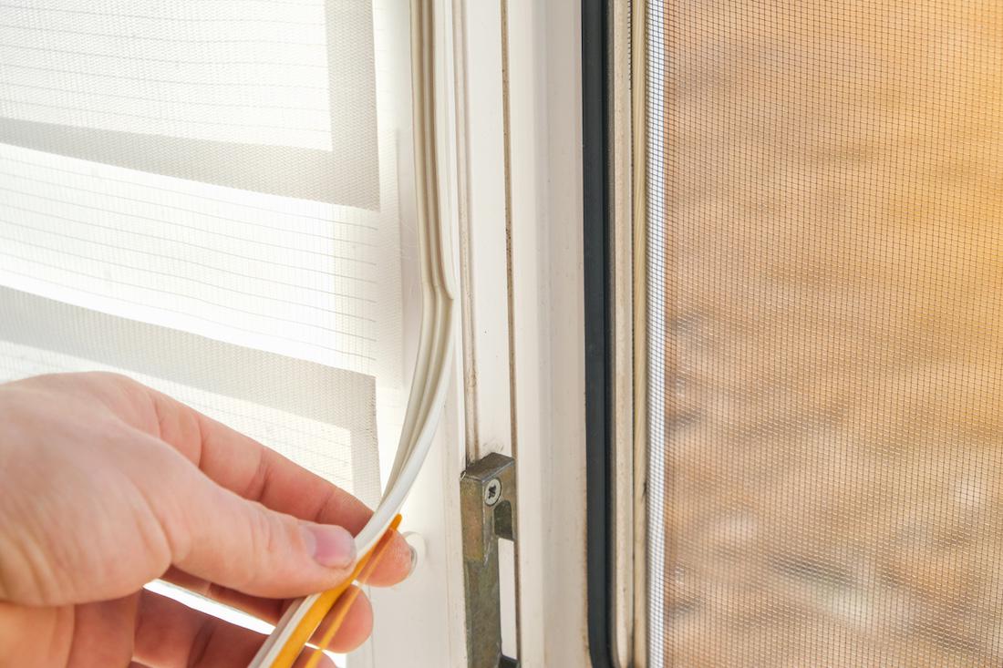 woonhome-raamstrips-raam-strips-isoleren-geluidsisolatie-geluid-isolatie-huis-1