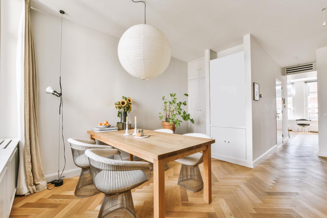 woonhome-hanglamp-boven-de-eettafel-ronde-witte-hanglamp-1