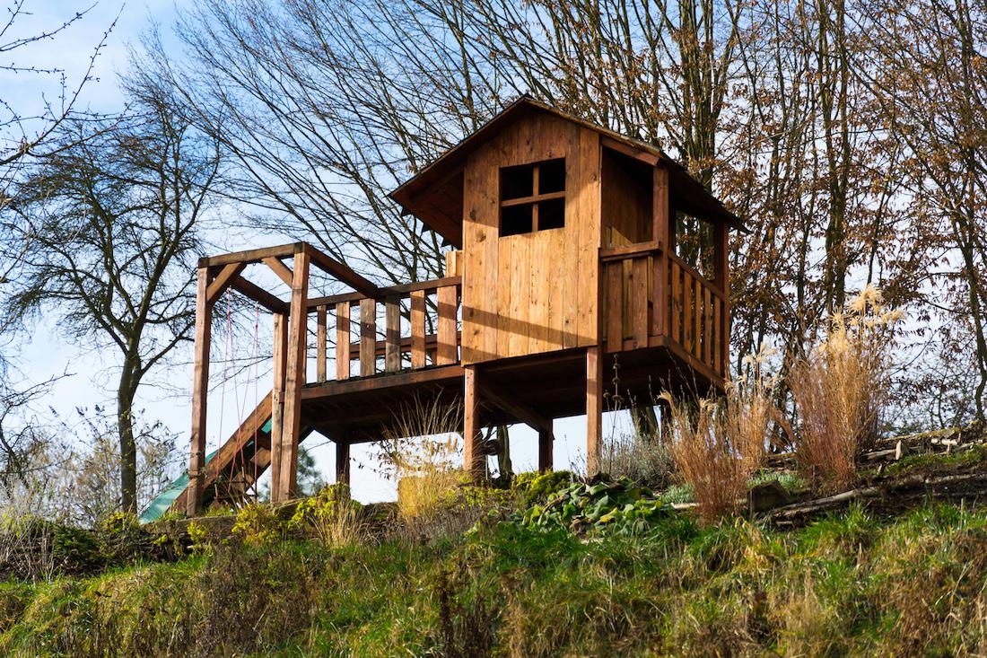 woonhome-houten-speelhuis-tuin-boomhut-houten-hut-speelhut-tuin-1.jpg