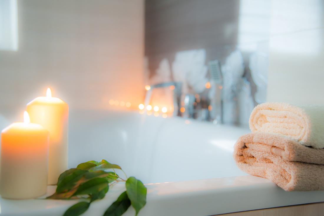 woonhome-spa-wellness-thuis-geurkaars-badkamer-jacuzzi-bubbelbas-2