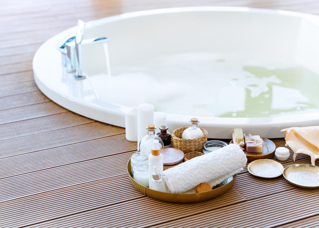 woonhome-spa-wellness-thuis-geurkaars-badkamer-jacuzzi-bubbelbas-3
