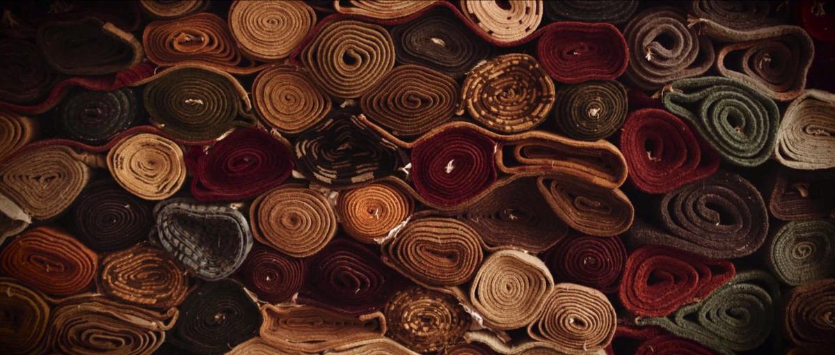 Prachtige ambachtelijke Tibetaanse tapijten in beeld