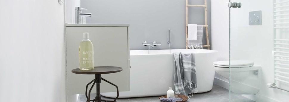 Tips om je badkamer groter te laten lijken