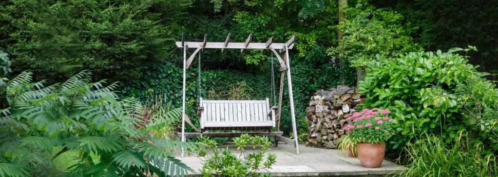 Kies je een schommelbank of tuinbank in je tuin?