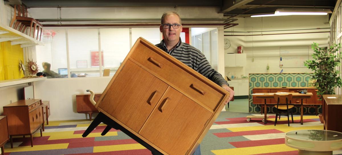 Van vintage meubels opknappen, knappen mensen ook op