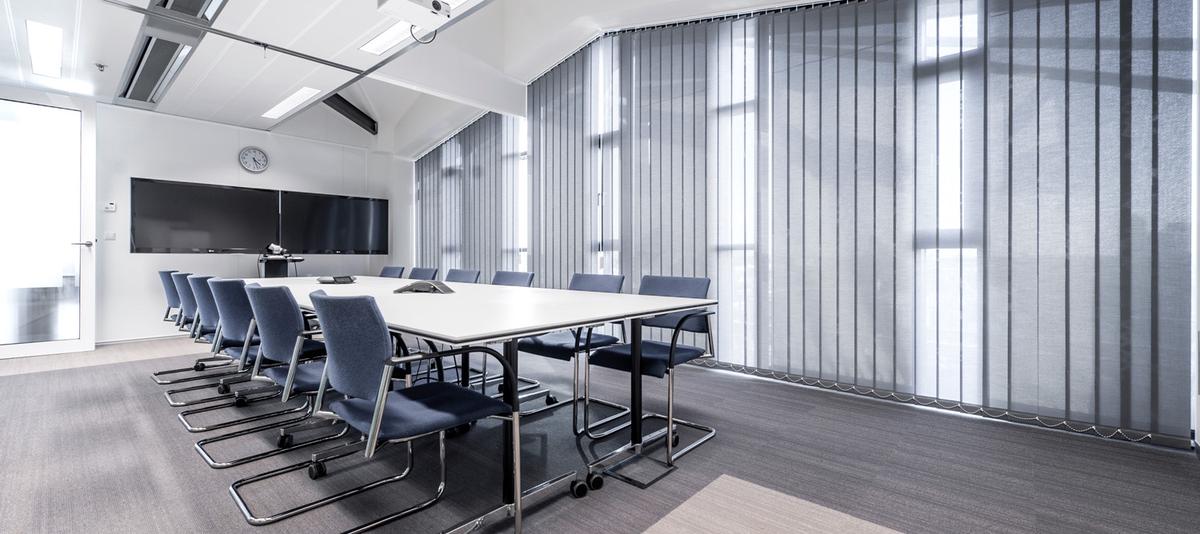 Voordelen van goede raamdecoratie op kantoor