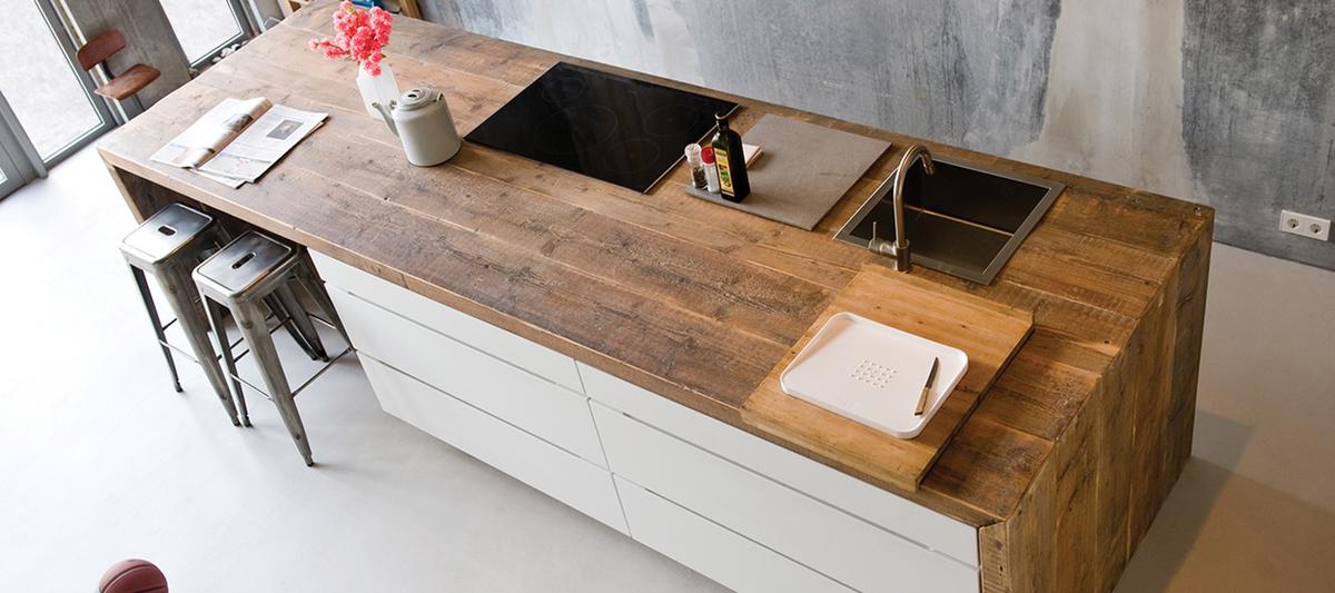 Breng karakter in huis met stoere houten keukens en meubels