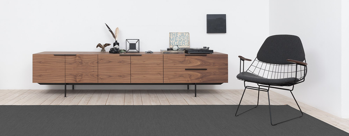 Pastoe kasten in de Sale tijdens opening Pastoe Weeshuis